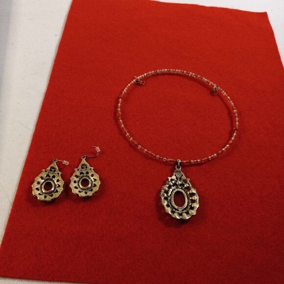 Monet Wired Necklace Teardrop Pendant and Earrings - Picture 6 of 9